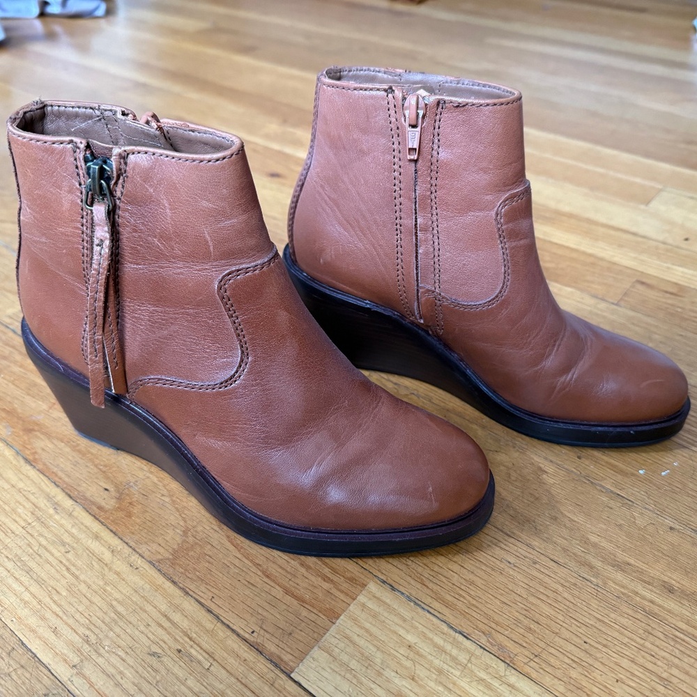 NWOT Clarks Womens Double Zipper Wedge Boots